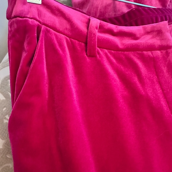 🩷Valentines Day❤️Pink velvet pant suit size medium. Skies are blue. - Picture 12 of 16
